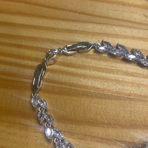 Three-Piece Super Sparkly Rhinestone Jewelry Set - Picture 5 of 6